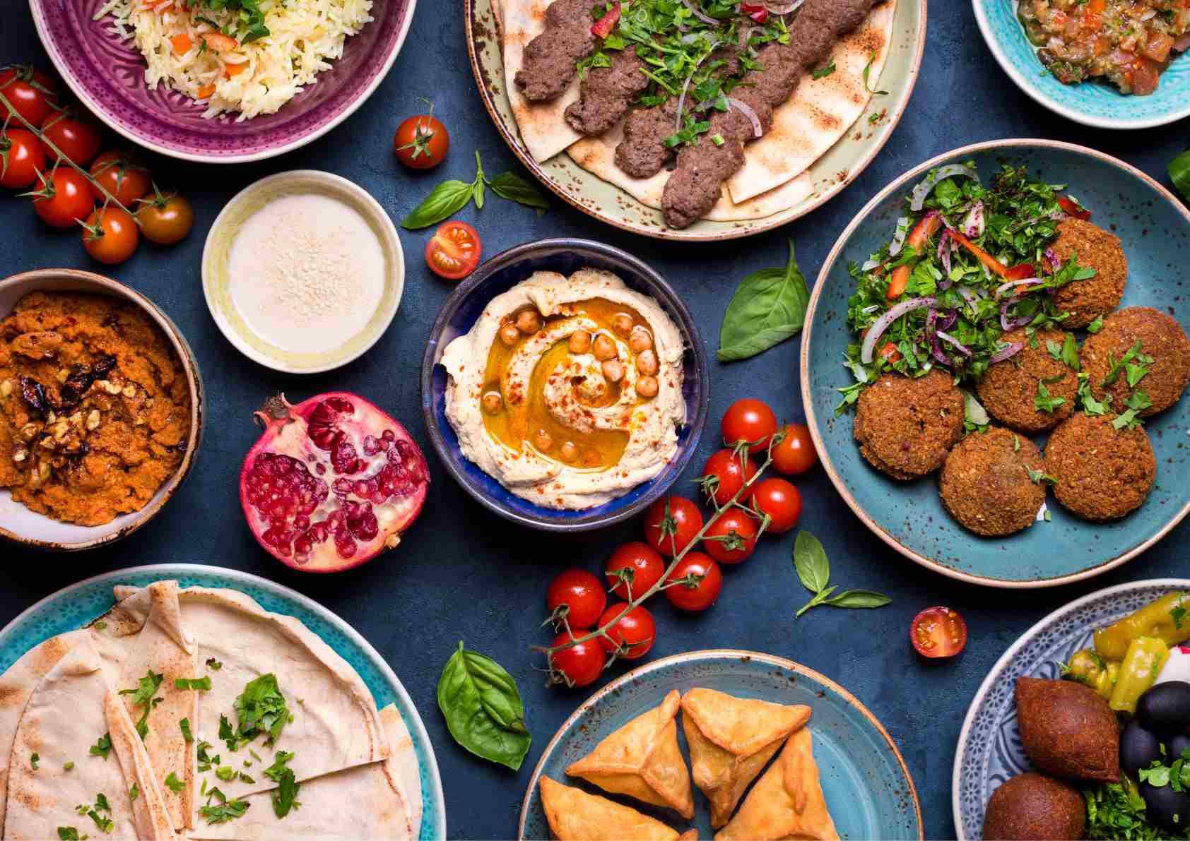 המטבח הכשר של חב״ד ישראלי — שולחן אוכל כשר